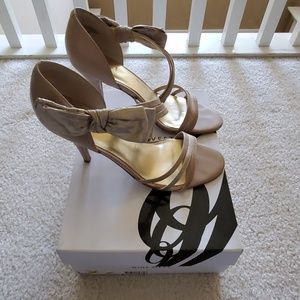 Beautiful Nude Neutral Heels!